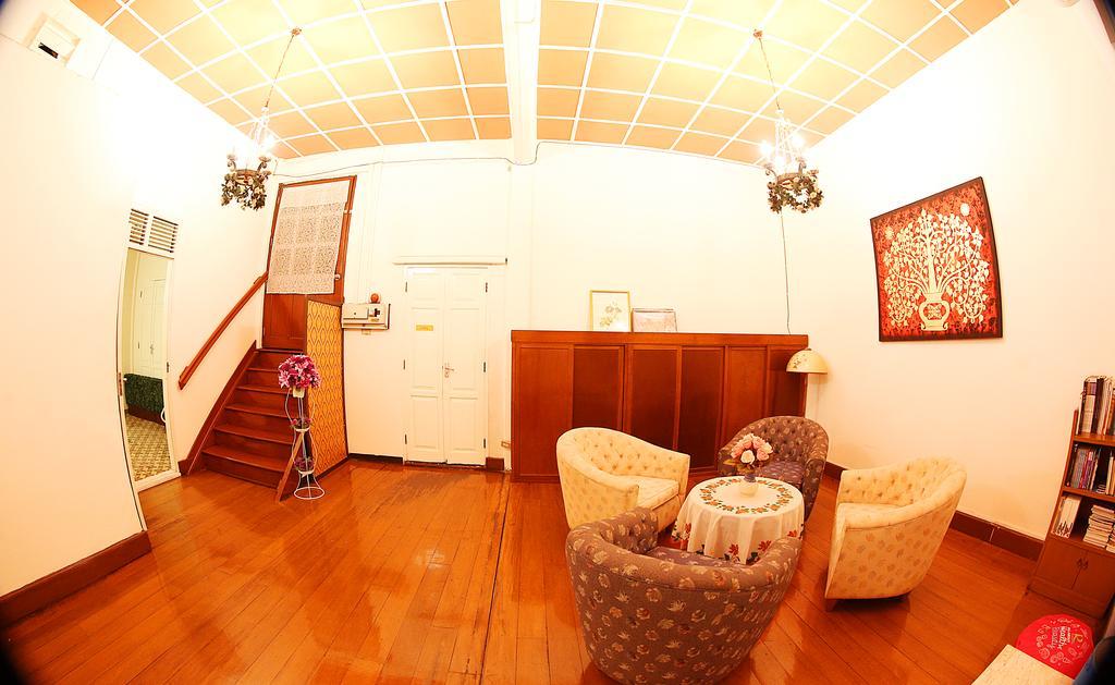 Bed and Breakfast The Myth - Sud Sathorn Бангкок Экстерьер фото