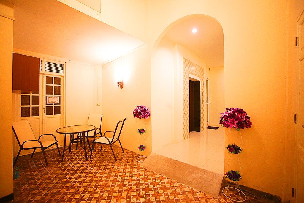 Bed and Breakfast The Myth - Sud Sathorn Бангкок Экстерьер фото